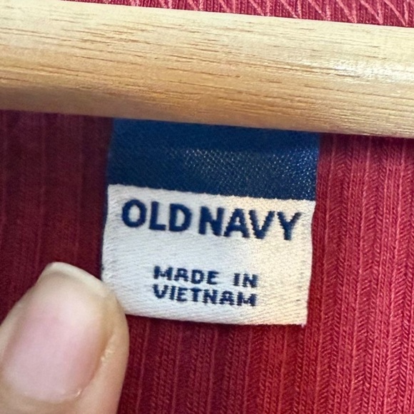 Old Navy Women’s Plus Size Burgundy Ribbed Long Sleeve Henley Top - 3X - Picture 3 of 6